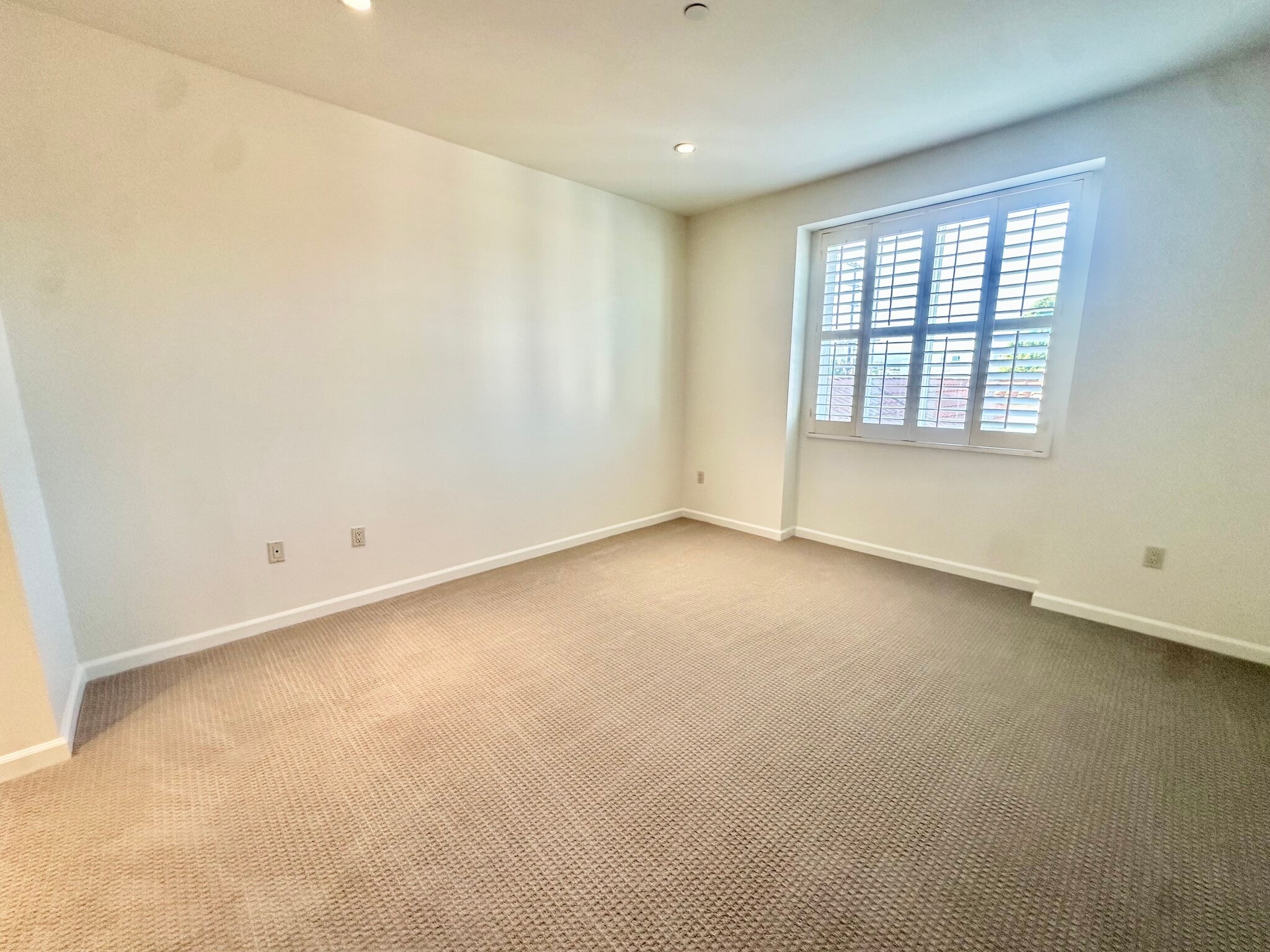 Building Photo - 1625 Granville Ave