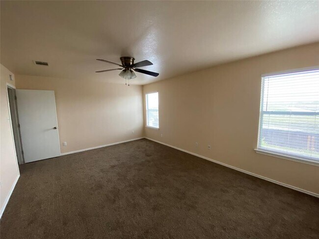 Building Photo - 12840 St Mary Dr