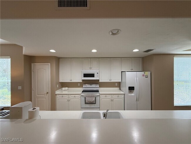 Building Photo - 13041 Sandy Key Bend