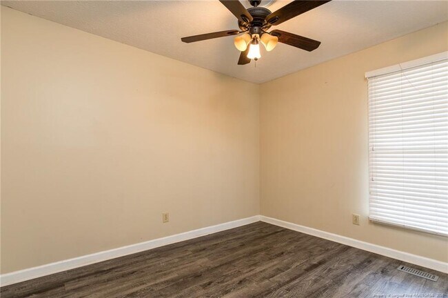 Building Photo - 6944 Calamar Dr