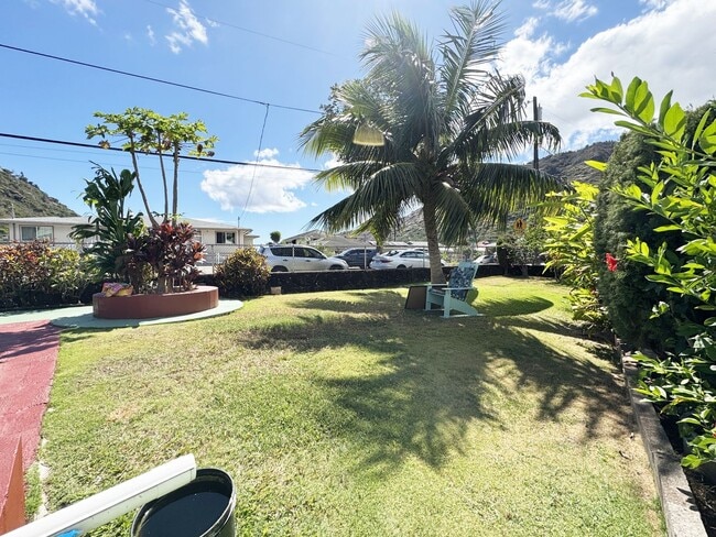 Building Photo - Small Dog Friendly Palolo House