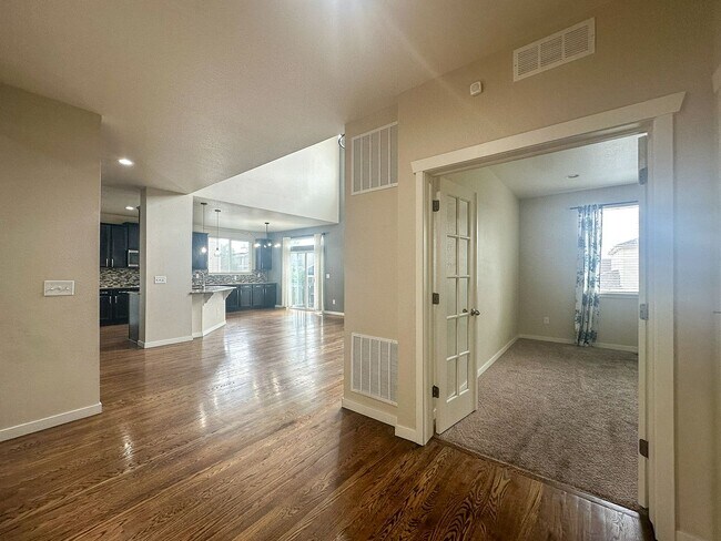 Building Photo - This 4bd home is waiting for you!