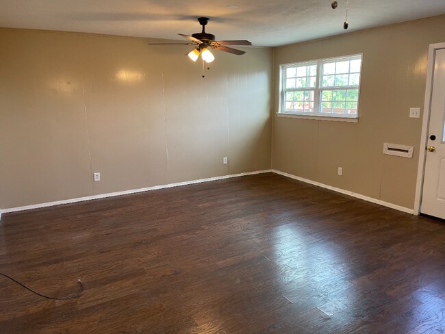 Building Photo - 1811 Bolivar St