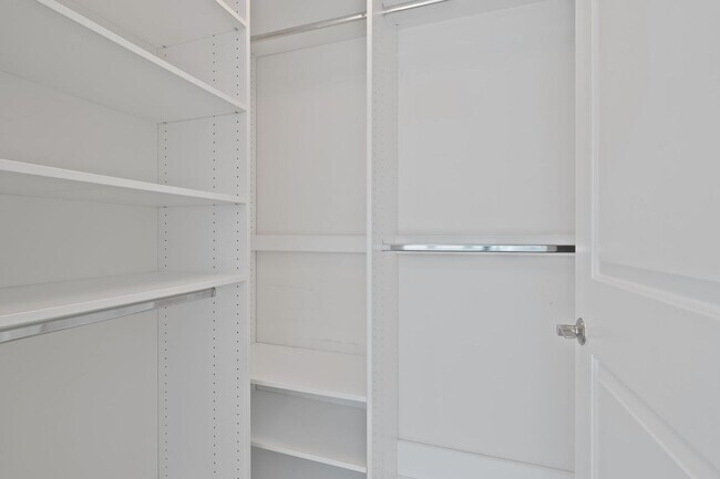 Building Photo - Modern 2br/2ba at Navy Yard