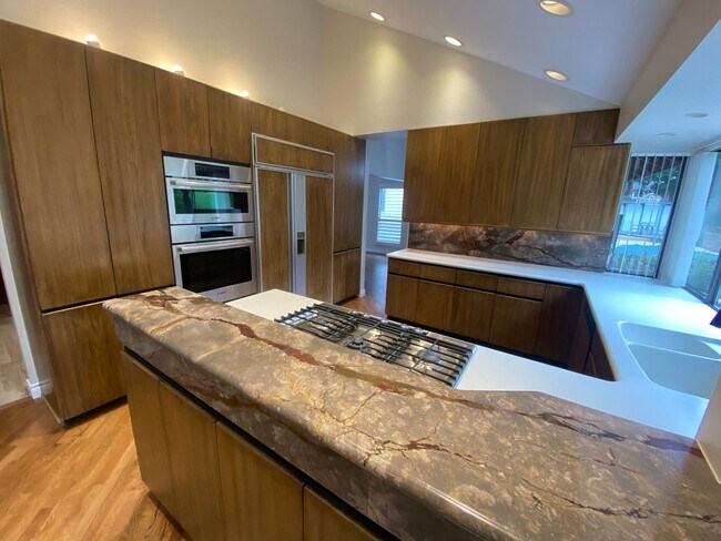 Building Photo - Great Home in the Highlands 360