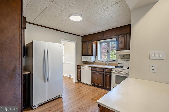 Building Photo - 33 Sterner Ave