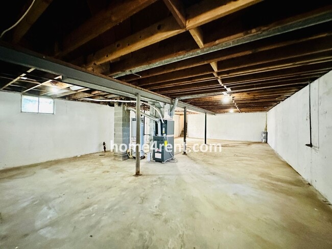 Building Photo - Ranch Style Home in KCMO w/ LVP Floors, SS Appliances and a Fenced Yard!