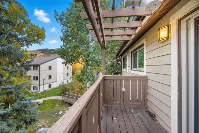 Building Photo - 998 W Beaver Creek Blvd