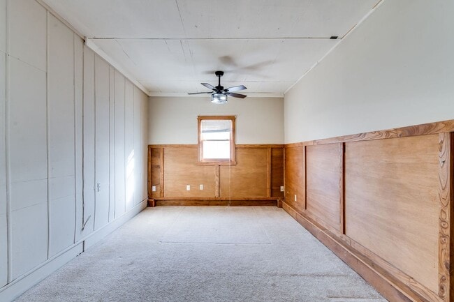 Building Photo - 1616 E Funston St