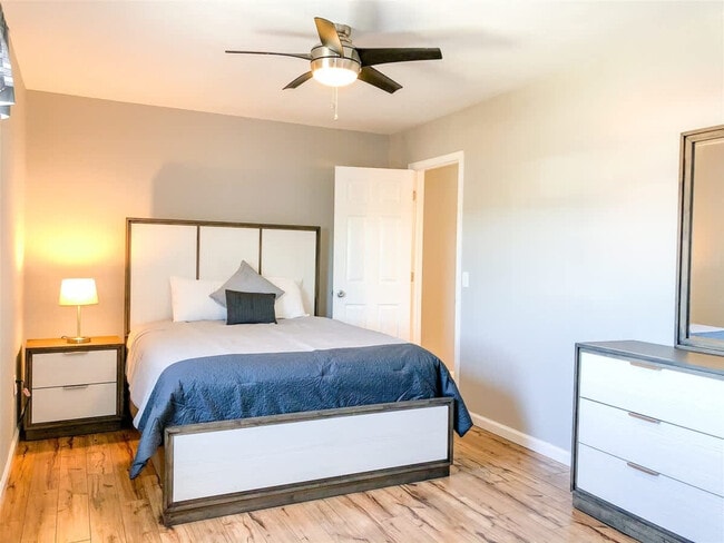 Building Photo - 5218 Beach Dr