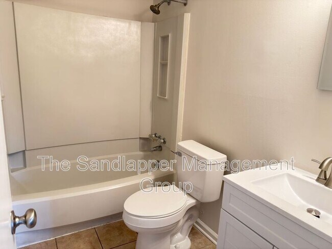 Building Photo - 186 Dorchester Manor Blvd