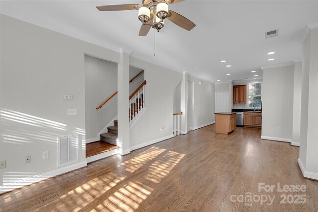 Building Photo - 1305 Summit Greenway Court