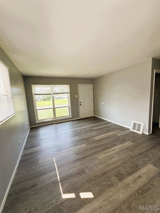 Building Photo - 323 Shepley Dr