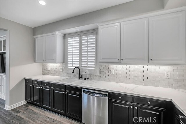 Building Photo - 26850 Peppertree Dr