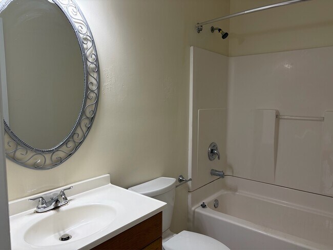 Building Photo - 807 Timbers Ct