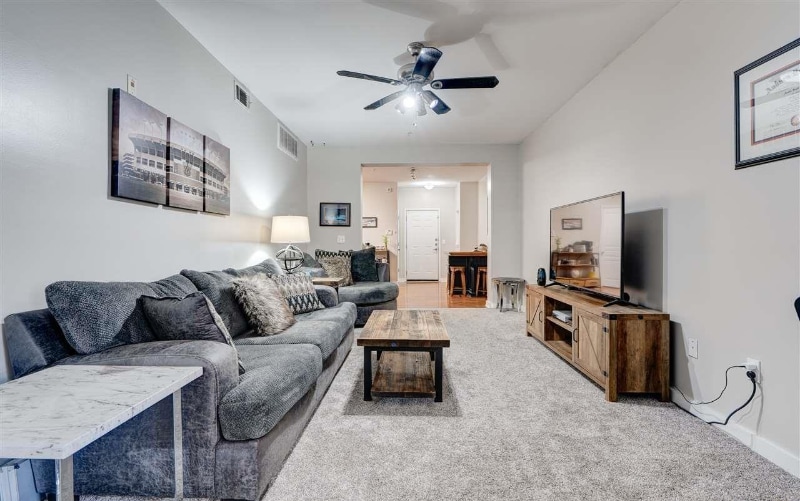 Building Photo - 401 20th St S