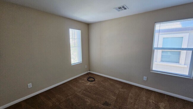 Building Photo - Large 4 bedroom in gated Stetson Trails Community