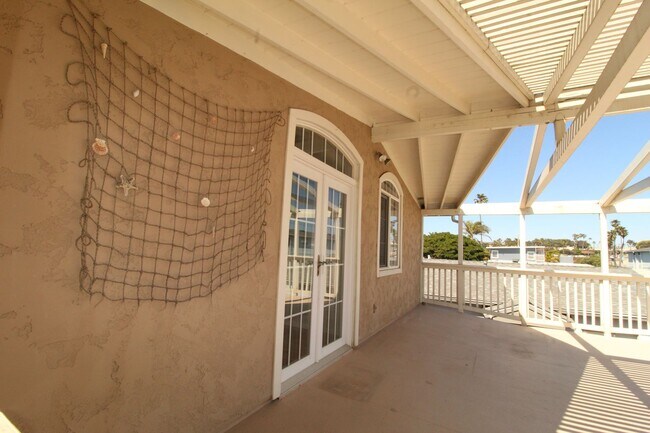 Building Photo - 1063-1065 Montauk