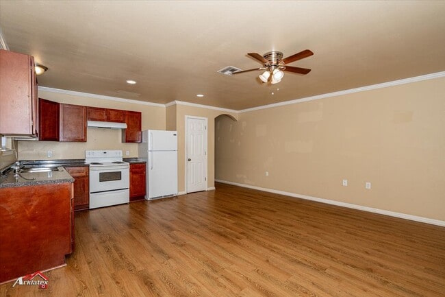 Building Photo - 304 Stoner Ave
