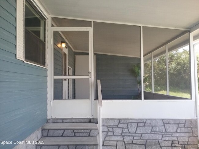 Building Photo - 1609 Ridge Dr