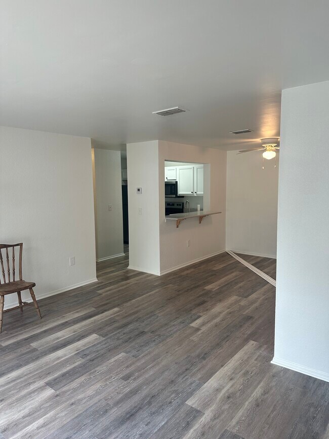 Building Photo - 3705 SW 27th St