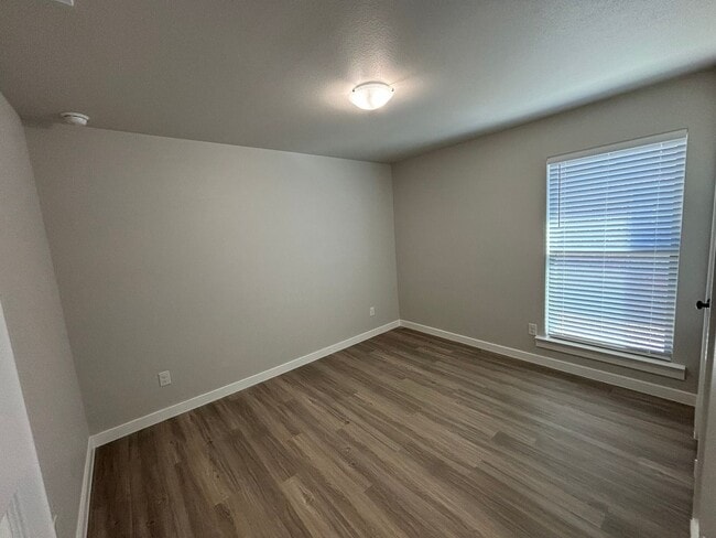 Building Photo - 3-Bedroom Home with Stylish Upgrades in Be...