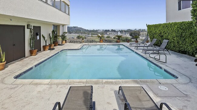 Building Photo - 2 Bed | 2 Bath Condo Near Pepperdine University – Gated Community with Ocean Views