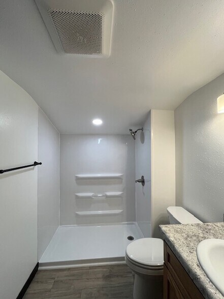 Building Photo - 513 N Maple Ave
