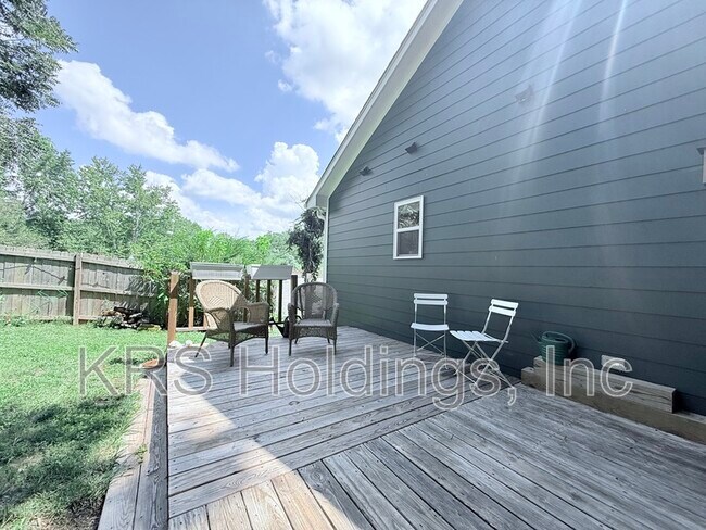 Building Photo - 209 Moline St
