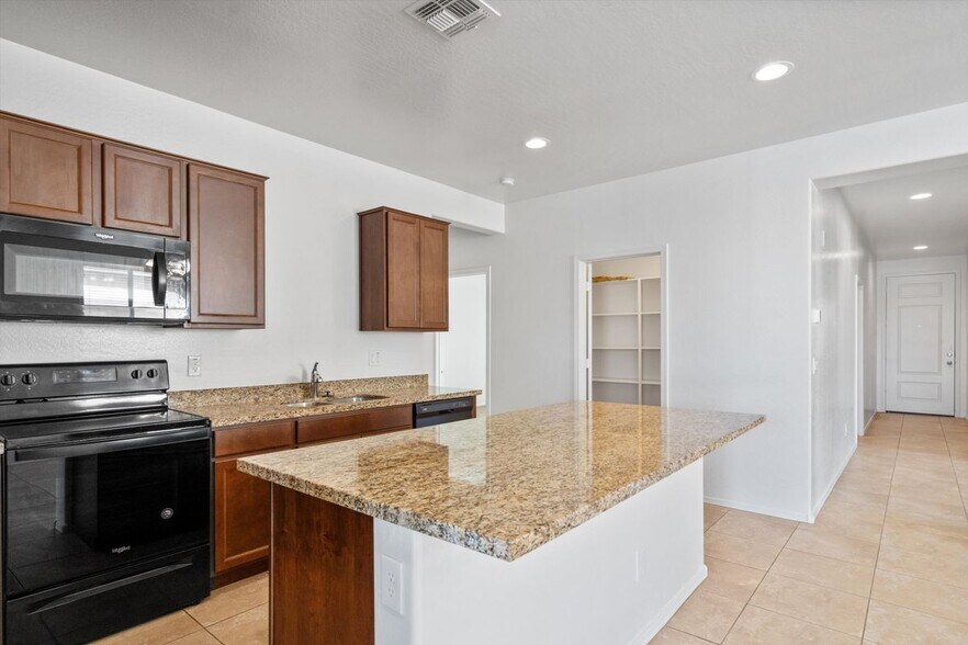Building Photo - 15821 W Mauna Loa Ln