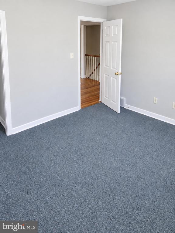 Building Photo - 611 Green Ln