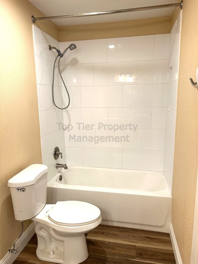 Building Photo - ***Upgraded 1 bed / 1 bath Condo on the Golf-Course - For Lease!