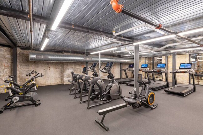 Building Photo - 1009 W Juneau Ave