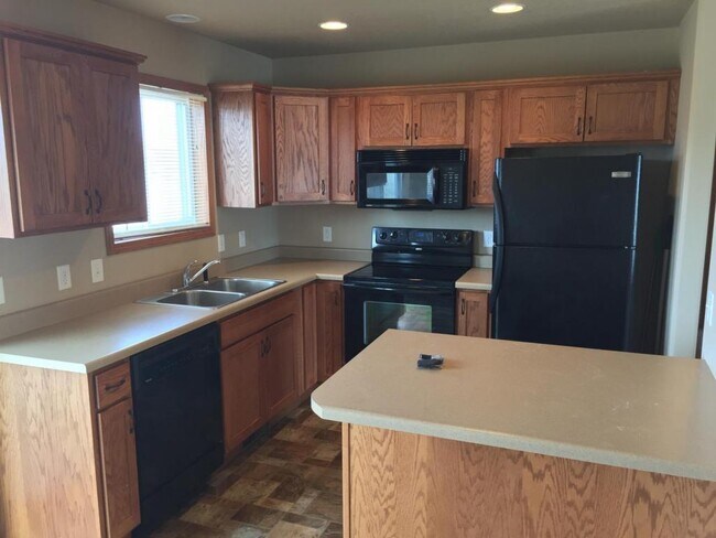 Building Photo - 1720 Torrey Pines Drive