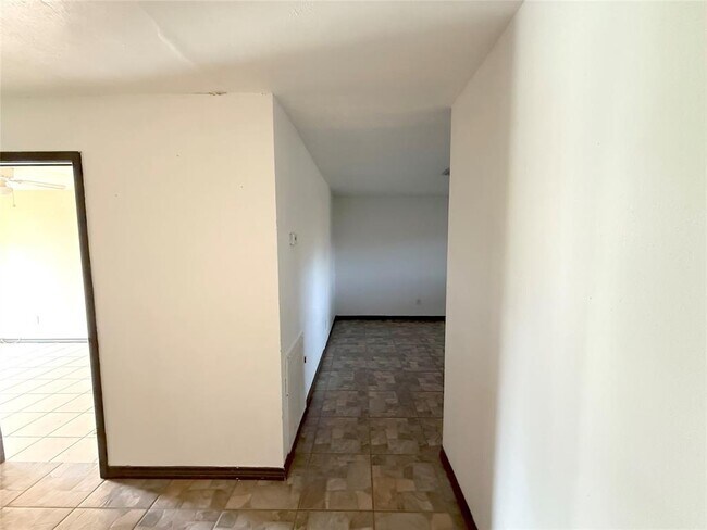 Building Photo - 7130 Kings Dr