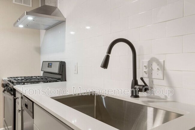 Building Photo - 2618 E 8th St