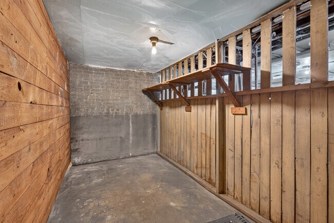 Building Photo - 414 S Harvey Ave