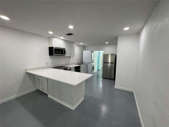 Building Photo - 5720 13th Ave N