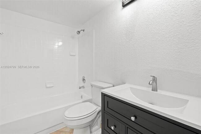 Building Photo - 1025 Coral Club Dr