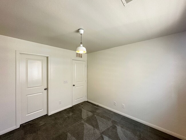 Building Photo - 6784 Pivot Point St