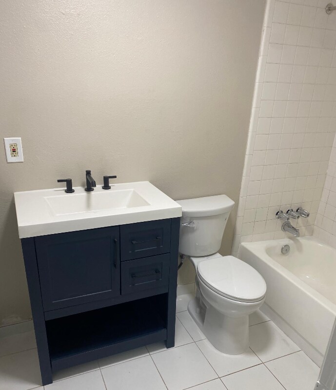 Building Photo - 904 Tulane St