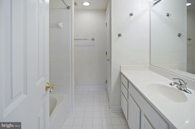 Building Photo - 8629 Terrace Garden Way