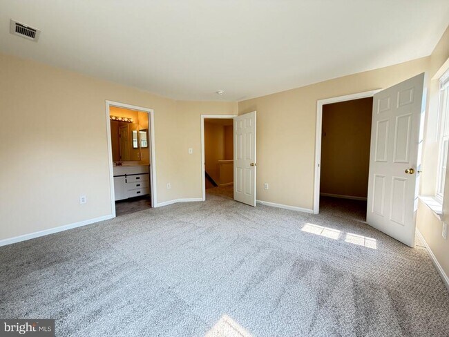 Building Photo - 359 Snyder Ln