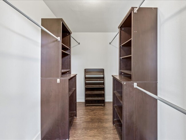 Building Photo - Spacious 3-Bedroom Home Near Medical Cente...