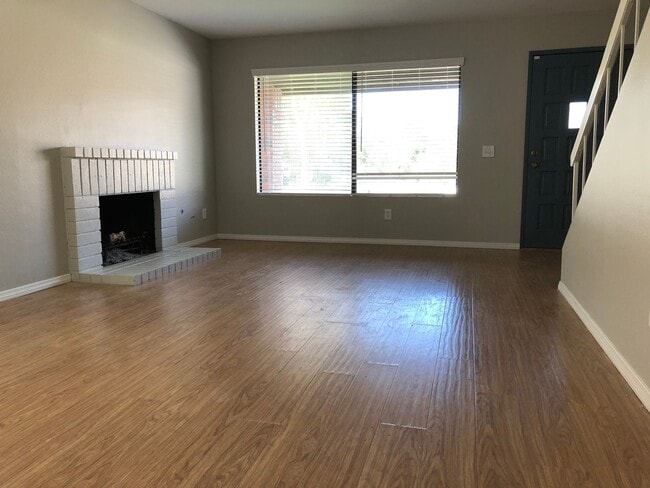 Building Photo - 937 Woodgrove Dr