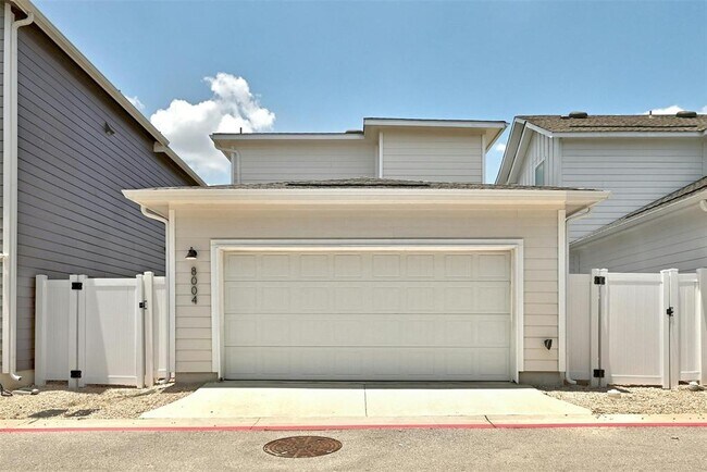 Building Photo - 8004 Lennon Dr