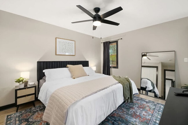 Building Photo - 303 E Washington St