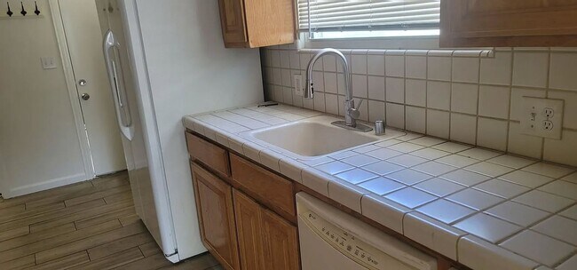 Building Photo - Home for rent in Curtis Park