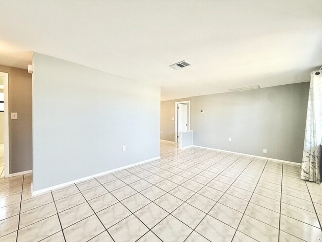 Building Photo - 1300 Classic Dr