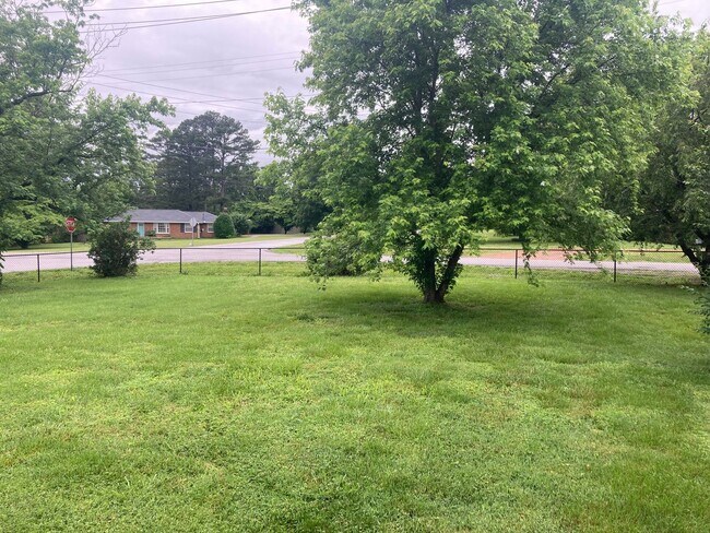 Building Photo - Great 3 Bed 1 Bath Home in South Nashville!